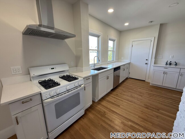 12 Eliot St in Medford, MA - Building Photo - Building Photo