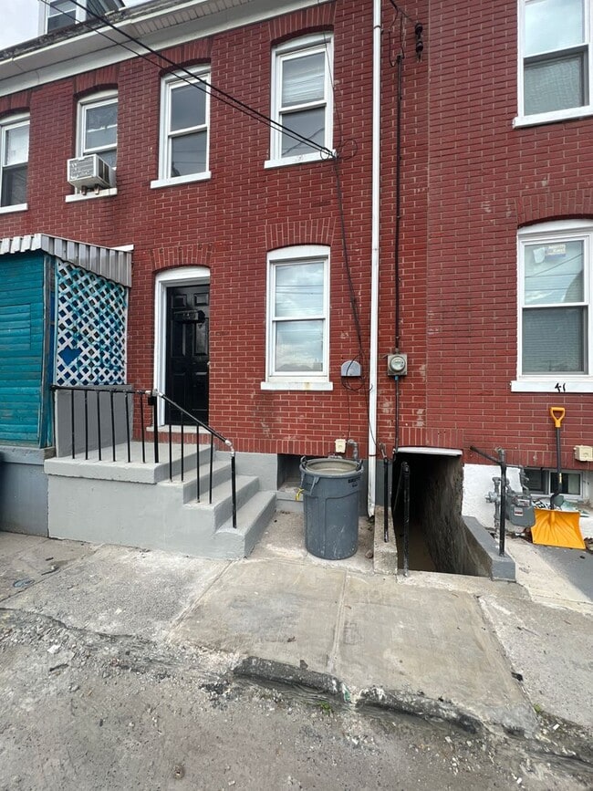 property at 43 S Warren St