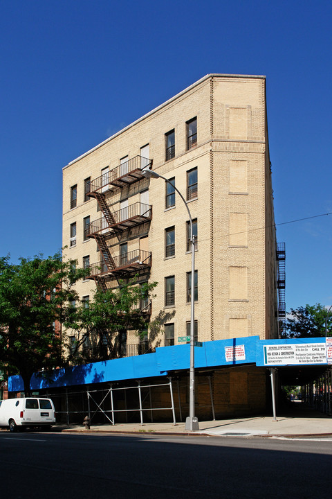 1635 Macombs Rd in Bronx, NY - Building Photo