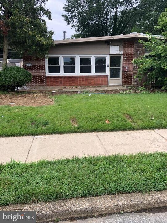 1106 Grant Ave in Philadelphia, PA - Building Photo