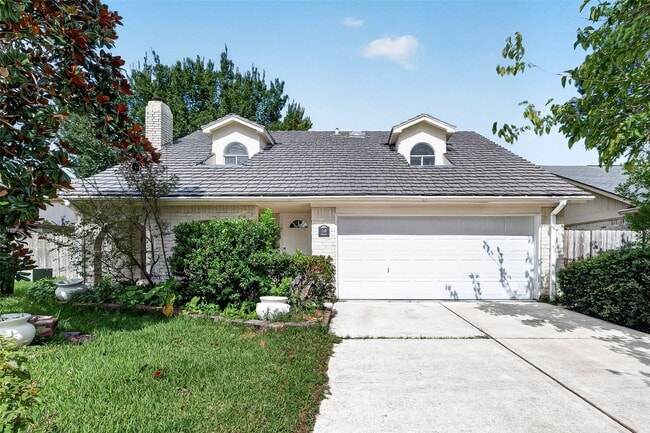 property at 1119 Pinecroft Dr