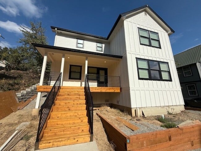 property at 113 W 5th St
