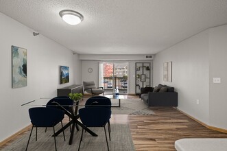 Powers Ridge Rental Condos in Chanhassen, MN - Foto de edificio - Interior Photo