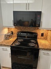 101 SW 132nd Way in Pembroke Pines, FL - Building Photo - Building Photo