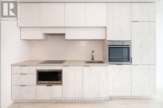 8 Eglinton Ave E in Toronto, ON - Building Photo - Building Photo