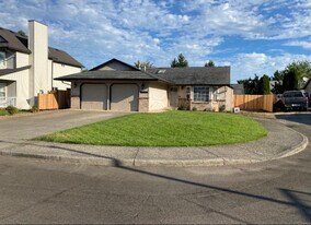 12612 NE 45th Cir in Vancouver, WA - Building Photo