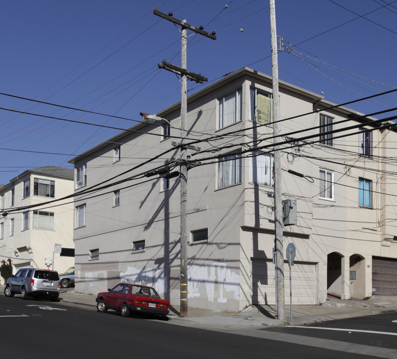 101 E Moltke St in Daly City, CA - Foto de edificio