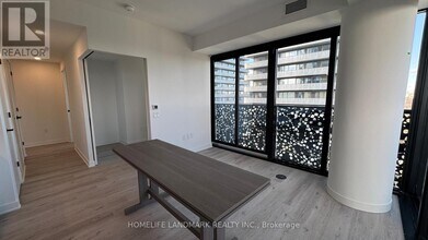 55 Charles St E in Toronto, ON - Building Photo - Building Photo