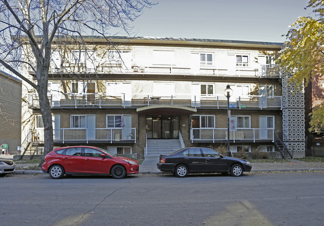 4105 Parthenais Rue in Montréal, QC - Building Photo - Building Photo