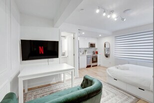 1755 R. Saint-Denis in Montréal, QC - Building Photo