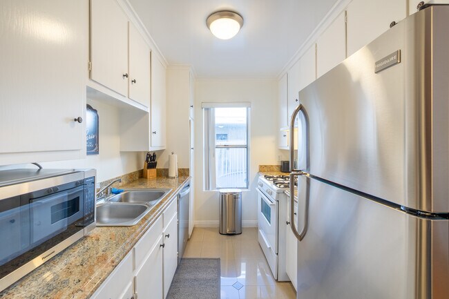 Laurel Grove Terrace in Valley Village, CA - Building Photo - Building Photo