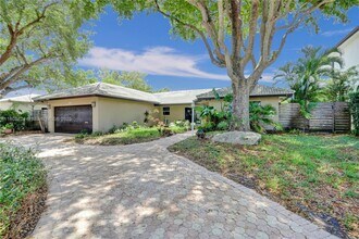 3100 NE 56th Ct in Fort Lauderdale, FL - Foto de edificio - Building Photo