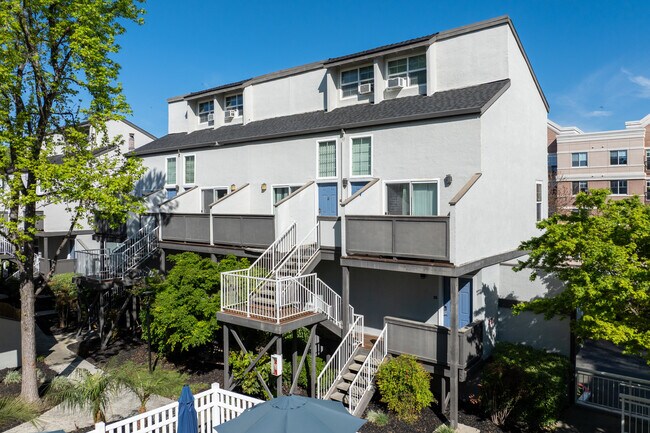 The Boulevard in Pleasant Hill, CA - Building Photo - Building Photo