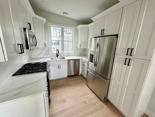26 Mercer St, Unit 3 in Boston, MA - Building Photo - Building Photo