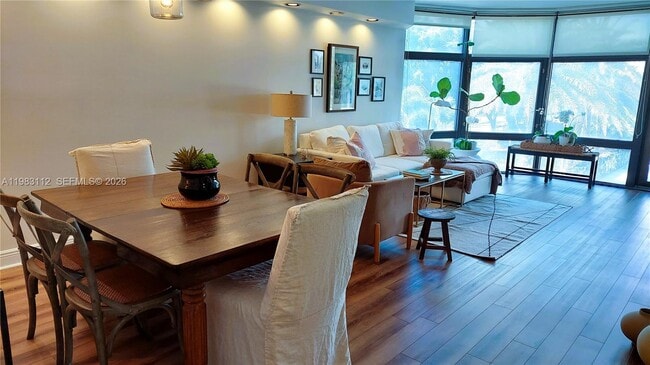 3375 N Country Club Dr in Miami, FL - Foto de edificio - Building Photo