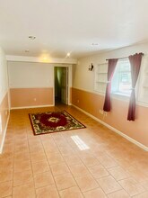 5811 Silk Tree Dr in Riverdale, MD - Foto de edificio - Building Photo