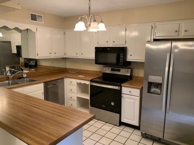 1969 Vienna Way in Germantown, TN - Building Photo - Building Photo