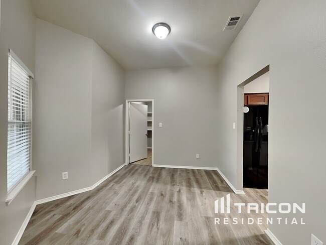 1602 Canary Island Ct in Dallas, TX - Building Photo - Building Photo
