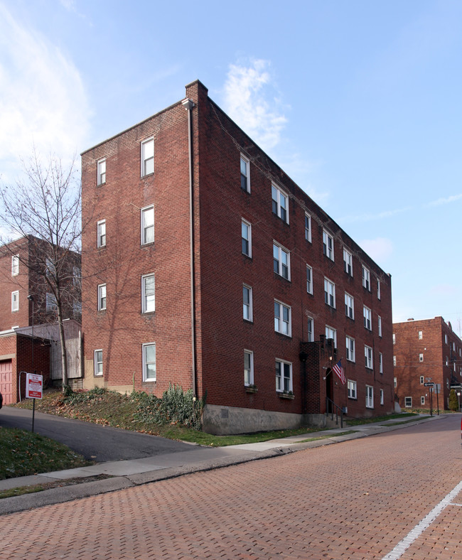 126-128 Roselawn Ave in Pittsburgh, PA - Foto de edificio - Building Photo