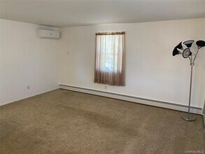 124 Chelsea Ave in West Babylon, NY - Building Photo - Building Photo