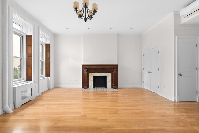 11 W 74th St in New York, NY - Building Photo - Building Photo