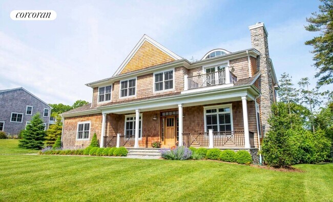 property at 20 Lighthouse Ln