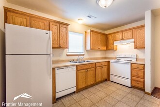 402 N 10th St-Unit -B in Manhattan, KS - Foto de edificio - Building Photo