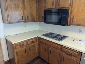 1989 Nut Tree Dr NW in Salem, OR - Building Photo - Building Photo