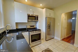 2331 Guilford Ave in Baltimore, MD - Foto de edificio - Building Photo