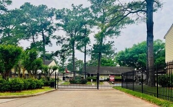 14515 Wunderlich Dr, Unit 14515 Wunderlich Dr. #516 in Houston, TX - Foto de edificio - Building Photo