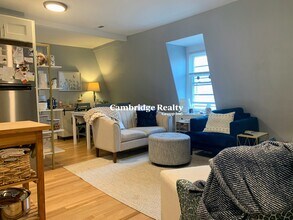 97 Munroe St, Unit 3T in Somerville, MA - Building Photo - Building Photo