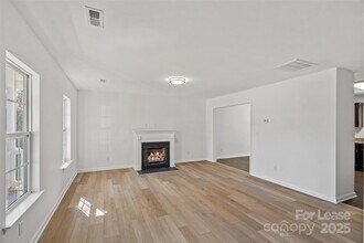 5628 Henderson Oaks Dr in Charlotte, NC - Building Photo - Building Photo