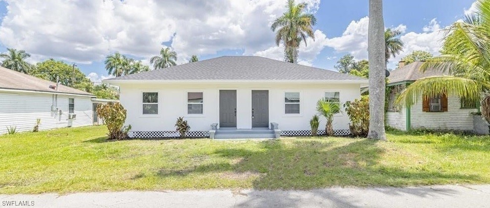 25 Cypress St in North Fort Myers, FL - Building Photo