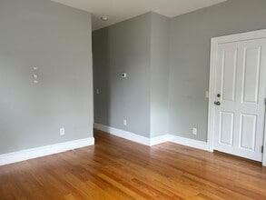 34 Channing St, Unit 1 in Newport, RI - Foto de edificio - Building Photo