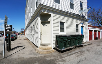 303 Pine St in Manchester, NH - Building Photo - Building Photo