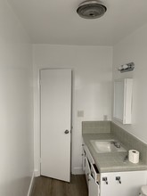 13847 Burbank Blvd, Unit 2 in Los Angeles, CA - Foto de edificio - Building Photo