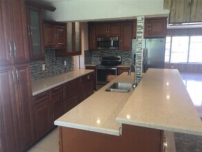 720 N 66 Terrace in Hollywood, FL - Foto de edificio - Building Photo