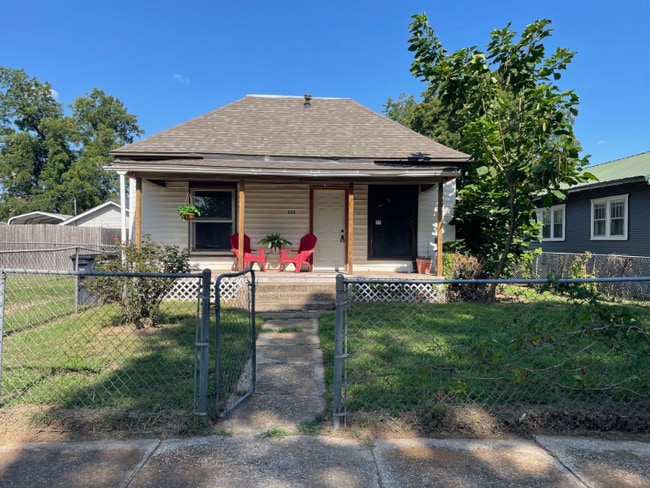 property at 611 N Chapman Ave