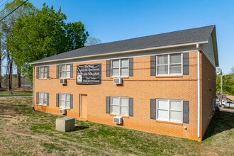 Northway at Gardner Ridge in Gastonia, NC - Foto de edificio - Building Photo