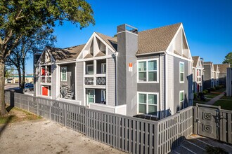 Estates at Avenstar in Houston, TX - Building Photo - Building Photo