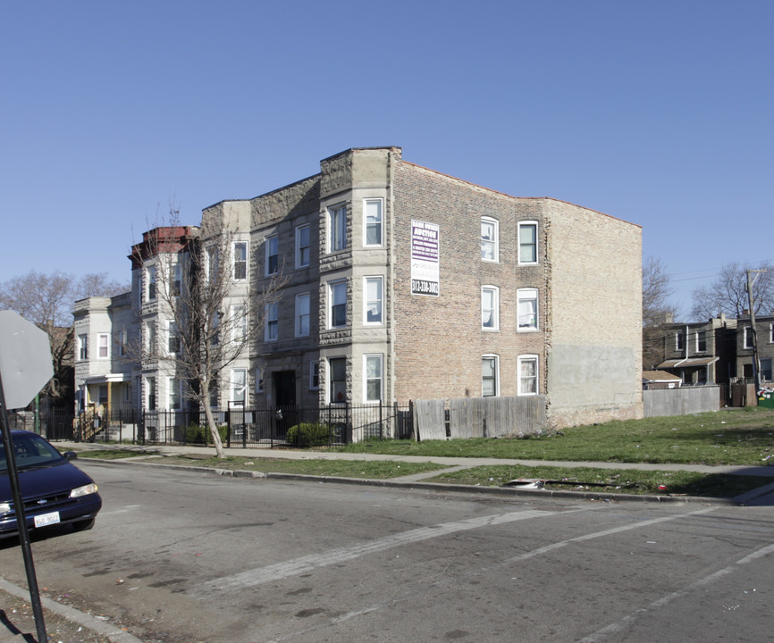 3404 W Walnut St in Chicago, IL - Building Photo