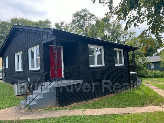 property at 610 E 8th St