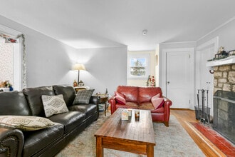 1083 Hunter Ave in Pelham, NY - Building Photo - Building Photo