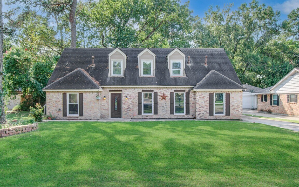 674 Ravensworth Dr in Conroe, TX - Building Photo