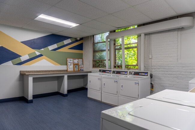 2Sisters Apartments in Chicago, IL - Building Photo - Building Photo