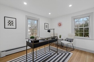 104 Mishawum Rd in Woburn, MA - Building Photo - Building Photo