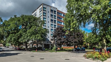 Presidential Apartments in Evanston, IL - Foto de edificio - Building Photo