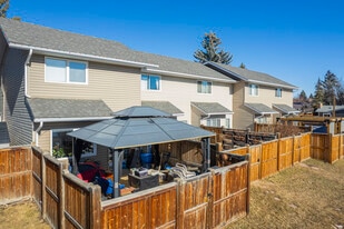 1111 Canterbury Dr SW in Calgary, AB - Building Photo