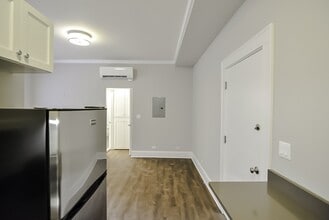 823 W Lakeside Pl, Unit A01C in Chicago, IL - Foto de edificio - Building Photo