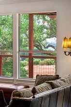 5511 Courtyard Dr in Austin, TX - Foto de edificio - Building Photo